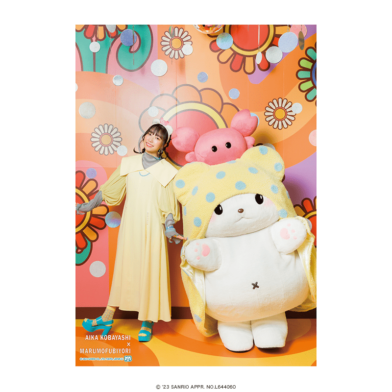 小林愛香×サンリオキャラクターズ クリアポスター 小林愛香×まるもふびより